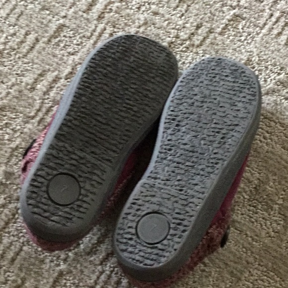 Clarks wine color slippers size 7 - Picture 4 of 4